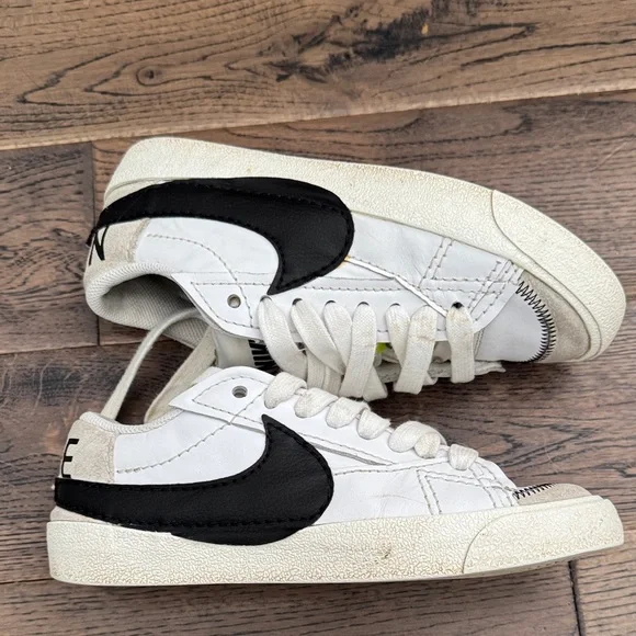 Nike Big Kids size 6 sneakers - Picture 2 of 12